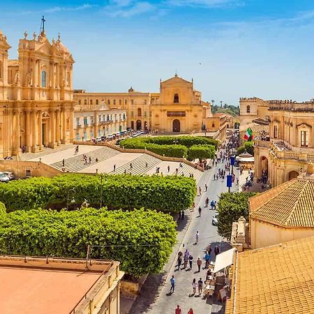 Casa Vacanza Na Zia Agnese 노토 외부 사진