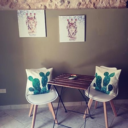 Casa Vacanza Na Zia Agnese 노토 외부 사진