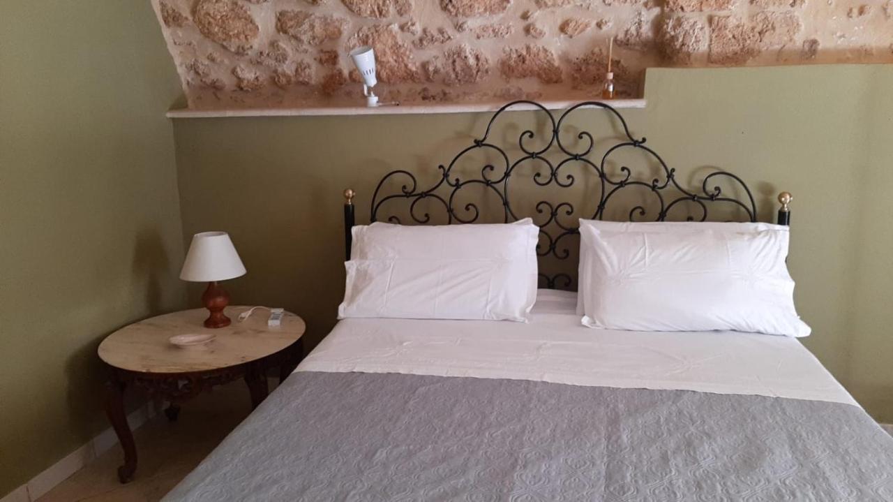 Casa Vacanza Na Zia Agnese 노토 외부 사진
